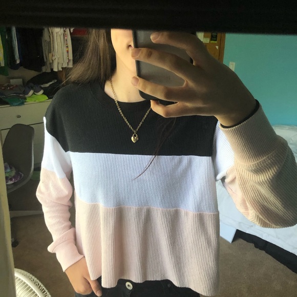 HOLLISTER ColorBlock Long Sleeve!:) - Picture 3 of 4